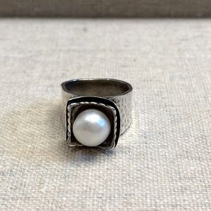 Elegant Silver Pearl Ring